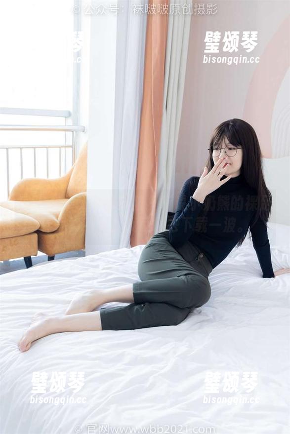 BoBoSocks袜啵啵-小奶熊 BoBoSocks袜啵啵 - 听说小奶熊的裸足作品真不错,我可得去下载一波。