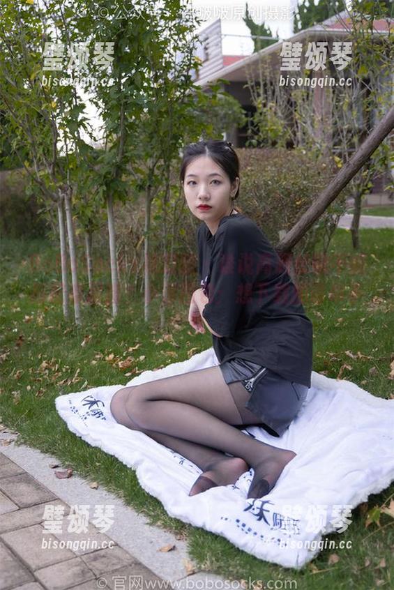 BoBoSocks袜啵啵-小淳 BoBoSocks袜啵啵 - 谁说高跟长靴不能搭配家居服?小淳图包:想下载的请举手!