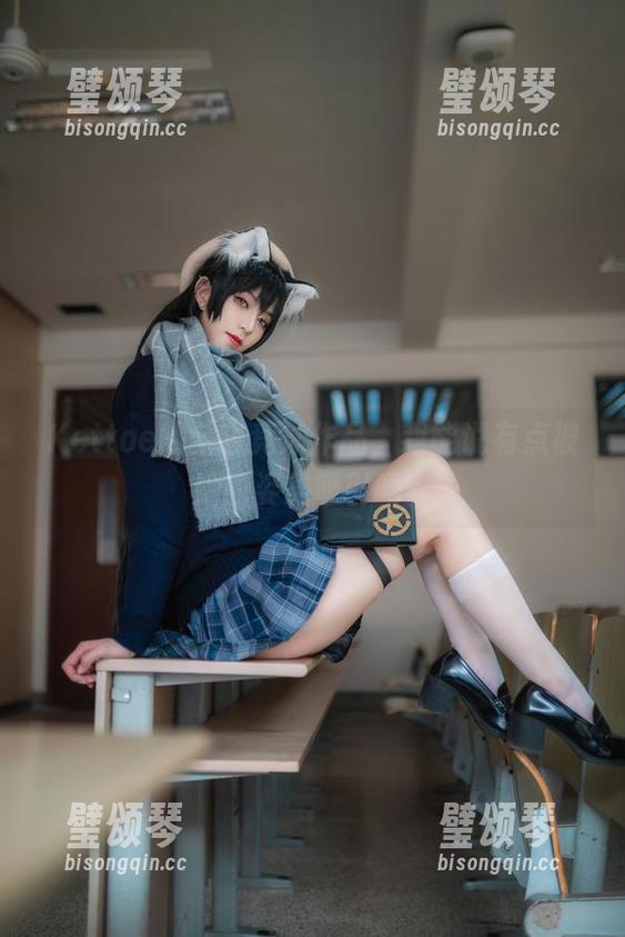 Kettoe Kettoe的全套竞泳作品,我能说有点被她的姿势吸引吗?