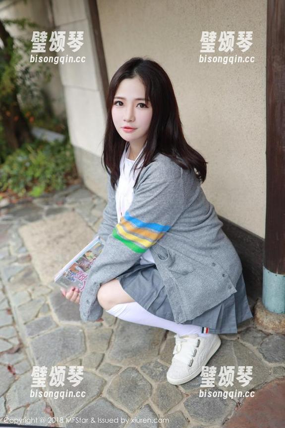 MFStar模范学院-李雅柔182CM MFStar模范学院 - 王小明想学李雅柔182CM的自拍?先下载她的作品,再说!