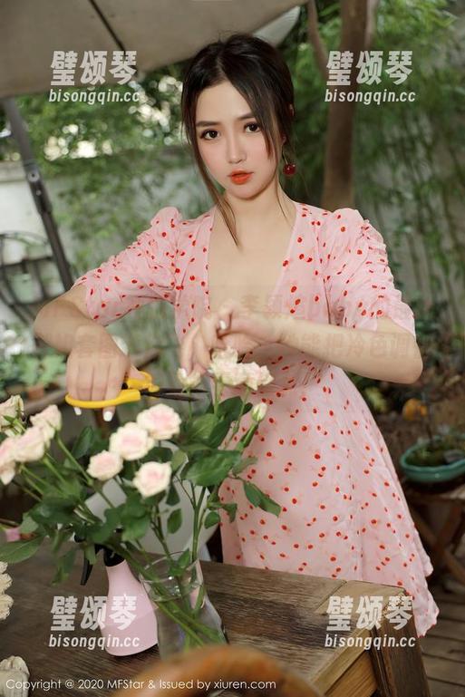 MFStar模范学院-李颖煊baby MFStar模范学院 - 李颖煊baby的最新御姐套图带你飞,哈哈,她能把冷色调都渲染得春意盎然!