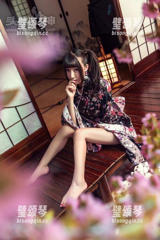 TouTiao头条女神-阿依努尔瓦娅 TouTiao头条女神 - 可爱的奶牛与阿依努尔瓦娅的美图交汇,资源已备齐,等你来吃。