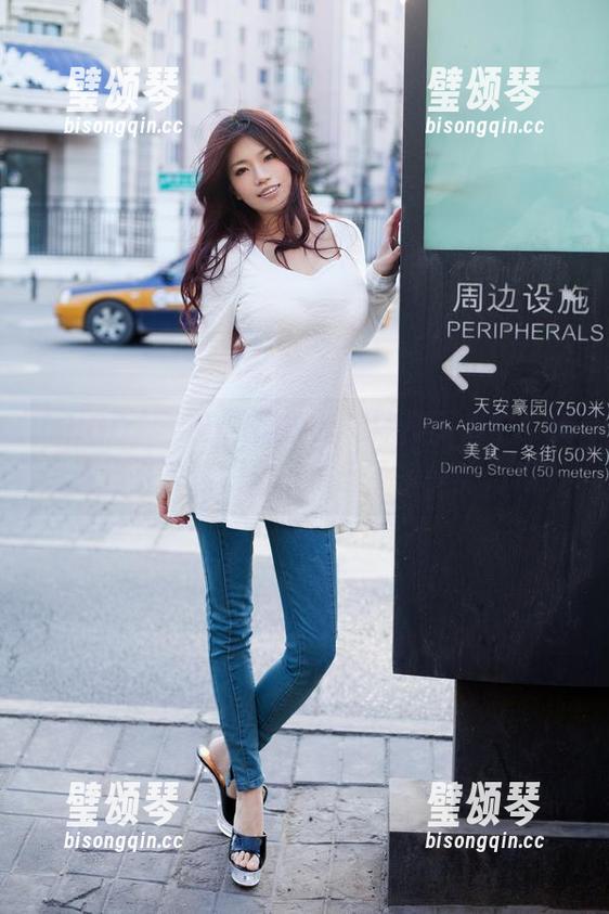 TuiGirl-Yu佳妮 TuiGirl - 在Yu佳妮的棉袜作品集中,我该说她为了这双袜子付出了多少努力吗?