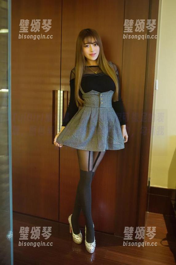 TuiGirl推女郎-夏倪可 TuiGirl推女郎 - 没想到夏倪可裸足的表现,图包里尽是一种朦胧的魅力,勾着我心中的小小期待。