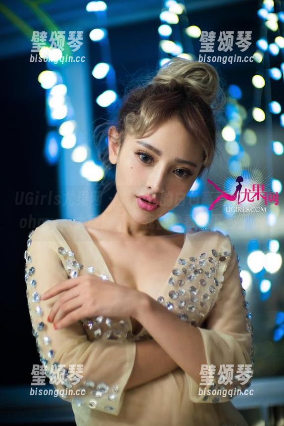 UGirls尤果网-尤菲儿 UGirls尤果网 - 尤菲儿的白色高清资源,ohmy,太亮眼了,我都快看不下去了。