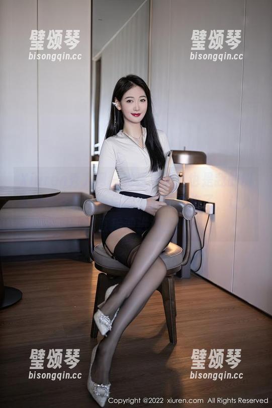 Xiuren秀人网 - 她是夏天，也是我的摄影灵感女神——闫璐璐的写真来了，让人想直接冲进海里！