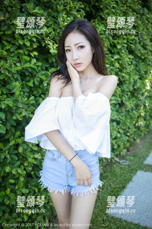 YouMi尤蜜荟-Egg-尤妮丝 YouMi尤蜜荟 - Egg-尤妮丝的壁纸自拍,今天的妆容太绝了,果然不愧是她。
