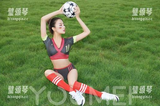 YouMi尤蜜荟-周波儿 YouMi尤蜜荟 - 周波儿办公室里的“拍摄细节”:压抑与释放的写真合集