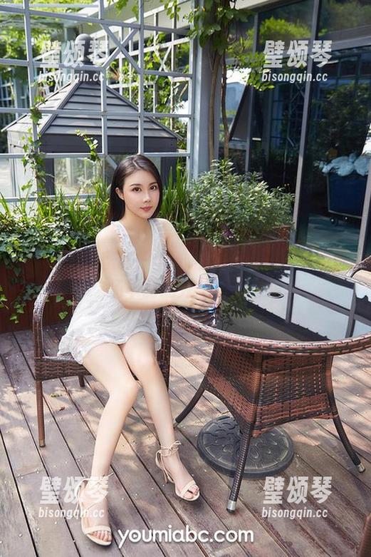 YouMi尤蜜荟-温心怡 YouMi尤蜜荟 - 温心怡的豪门法兰西写真,这场华丽的秀越看越有戏。