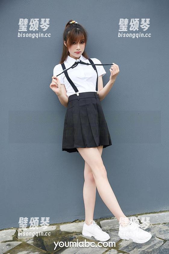 YouMi尤蜜荟 - 最新的白子嫣：这条红裙，陈列在时尚展览上呦！