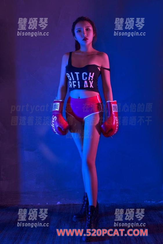 partycat轰趴猫-温心怡 partycat轰趴猫 - 在海边,温心怡的原图透着淡淡的懒惰,作品中隐藏着晒不干的忧愁。