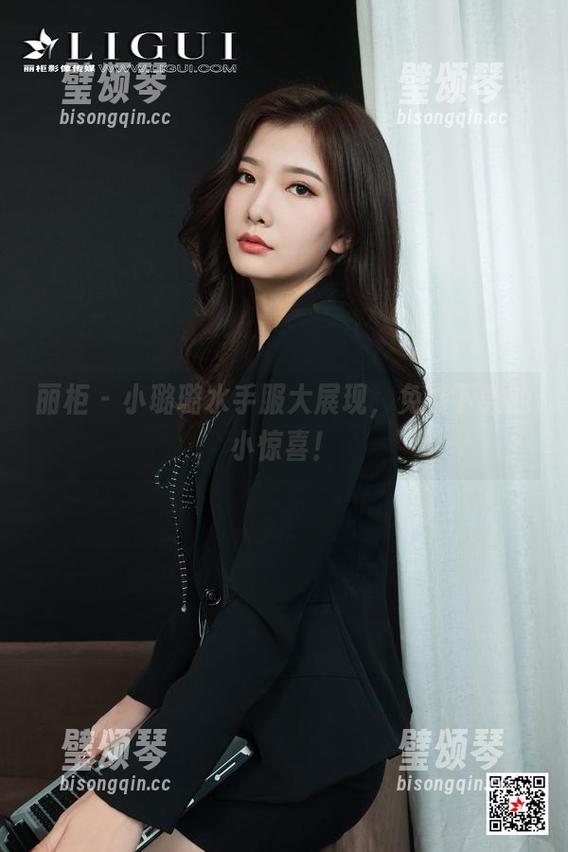 丽柜-小璐璐 丽柜 - 小璐璐水手服大展现,免费下载的小惊喜!