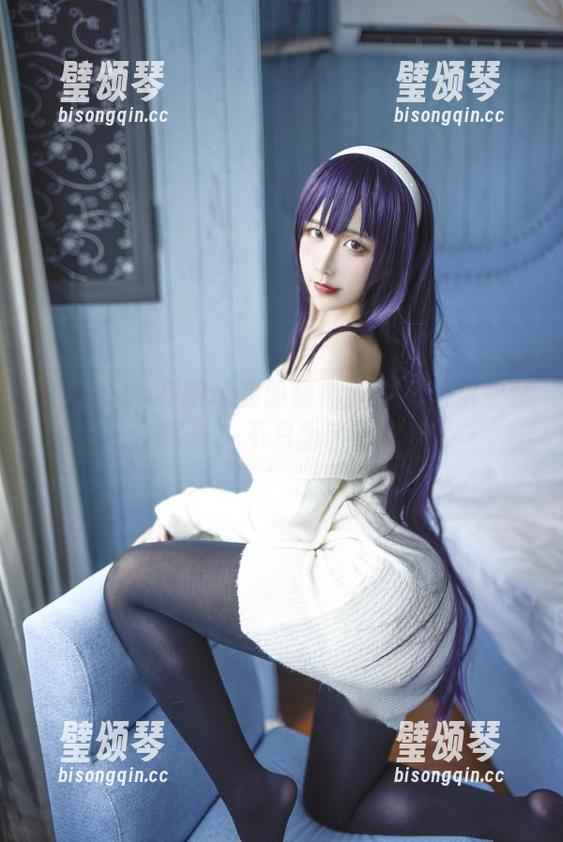 九曲Jean 九曲Jean在职场的隐秘情趣:一组职业装写真,不只为了工作