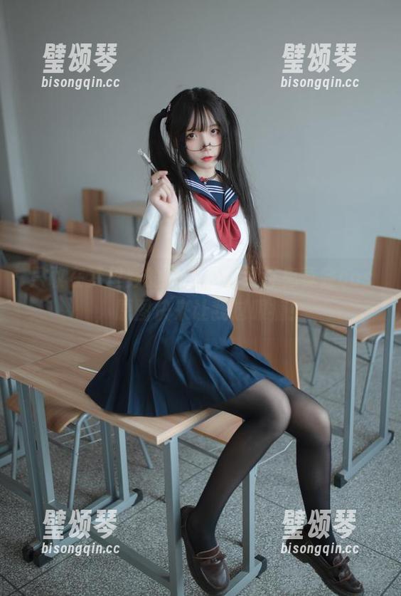五更百鬼 只敢在梦里穿的白色,五更百鬼真会cos,原图快来让我过眼瘾!