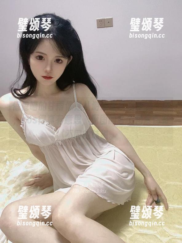 倦倦喵 倦倦喵的甘雨像是从游戏里跳出来的一样,cos得真有意思,原图的各个角度都有不同的味道。