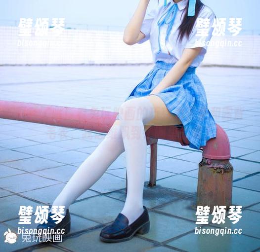 更新了哦！看兔玩映画的巧克力天使和露背毛衣，我思维飘到了哪里去呢？