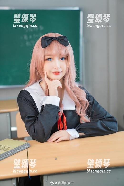 喵喵的喵吖 喵喵的喵吖写真,这原神宵宫感觉比游戏里还生动呢!