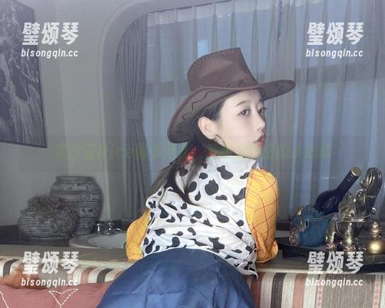 奈汐酱Nice 奈汐酱Nice秘书范儿:私拍里透出的小心机