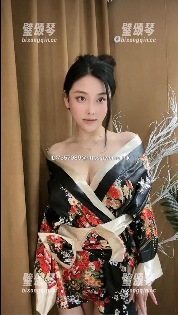 奶雯 微密圈 - 奶雯的超短黑皮裙写真集,看这一波腿长优势,根本不想转移视线啊。
