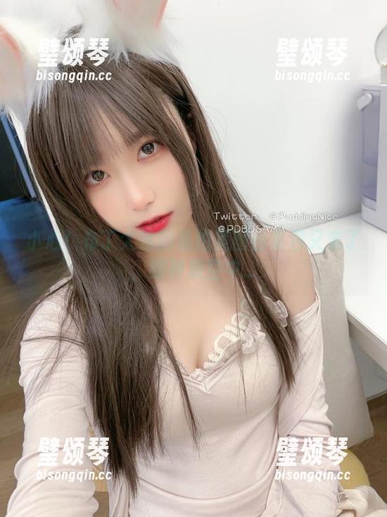 布丁大法 小心!布丁大法的私拍美图合集包又来了,眼神放空中...
