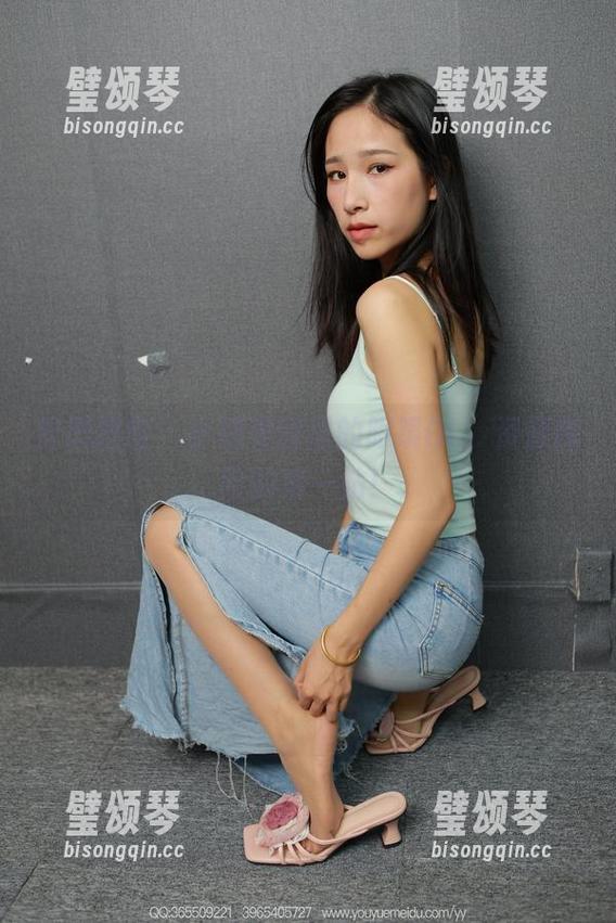 异思趣向-小婕 异思趣向 - 小婕美图里的眼镜OL,资源探险的第一站!