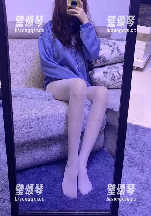提袜少女 微密圈 - 眼镜配提袜少女:精选写真里的叛逆与优雅