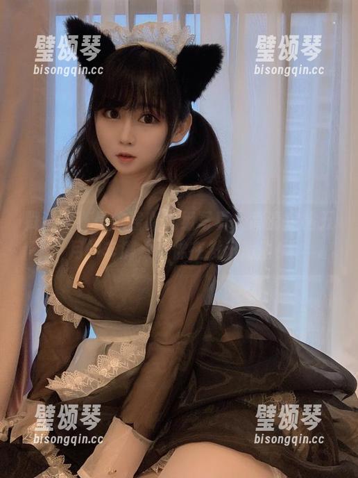 戳进来！是依酱吖这组写真，高清定格五月的丰满，仿佛在发出邀请！
