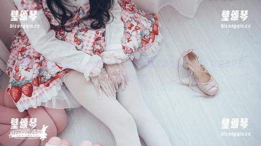木花琳琳是勇者 “女子校生COLLECTION”作品:木花琳琳是勇者拨动心弦,到底是身形还是心事?