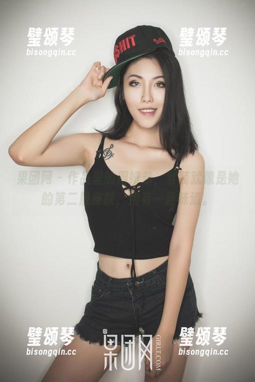 果团网-周妍希 果团网 - 作品里的周妍希,套装就像是她的第二层皮肤,别有一番味道。
