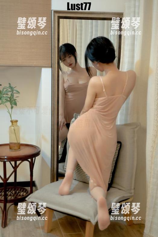 柒柒不可爱 柒柒不可爱作品:穿上黑皮裙,带着街头的“炫酷肩膀”