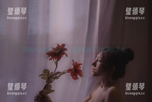 樱晚gigi 樱晚gigi的私拍时刻:晶莹就像不经意间的星光。