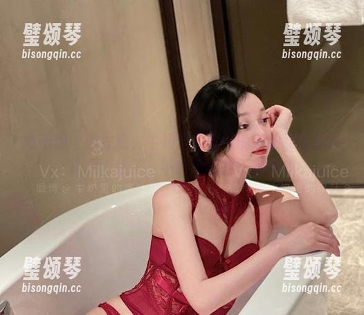 微密圈 - 请注意，牛奶里的果汁的职业装私房写真又上线了，不得不说的干脆俏皮