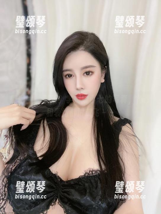 猪小七 微密圈 - 更新!学姐猪小七的写真,角度和表情都很放飞~~