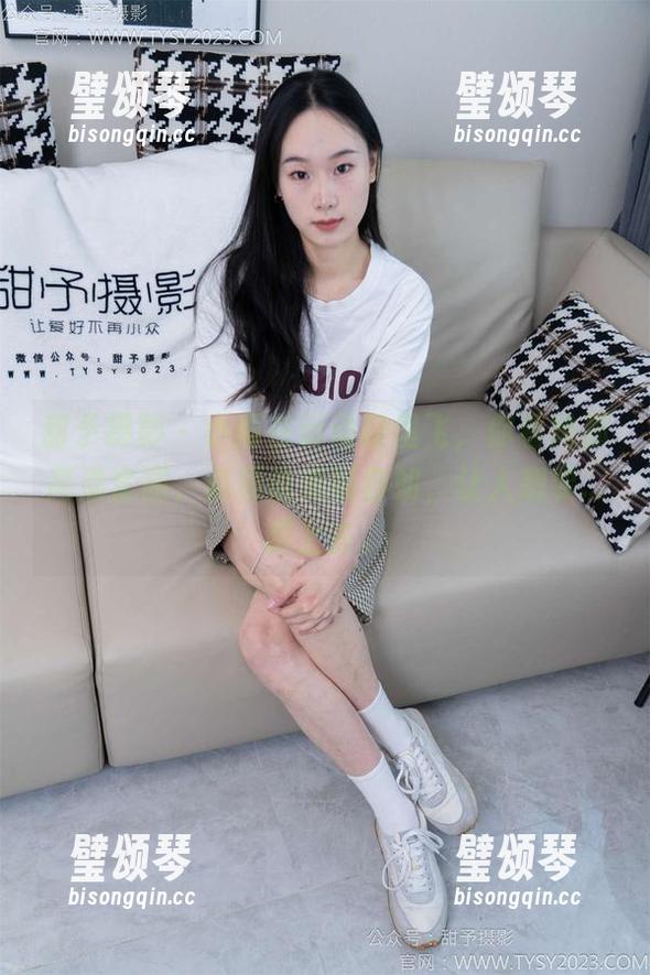 甜予摄影 - 小雨在运动鞋里飞，你看她那高清套图，必须说流畅自如，让人想要...跟上去。