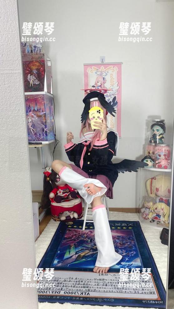 白栎Shirly的定制御姐作品：不愧是个“精致”女孩