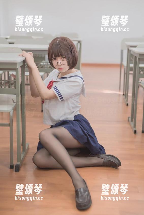 白金Saki 有感而发,白金Saki这组女友cos真的太炸了,原图看起来她就想撩你!