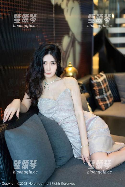 秀人网 - 圣诞特辑，美图更新，喜欢随便撒点不老实话的伍晓丽Shirley，总让人想驾着驯鹿来个私奔！
