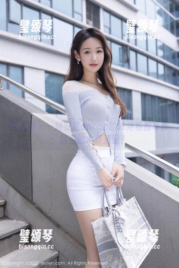 秀人网-安然anran 秀人网 - 一窥安然anran的泳池私房写真:这里的水真清澈?