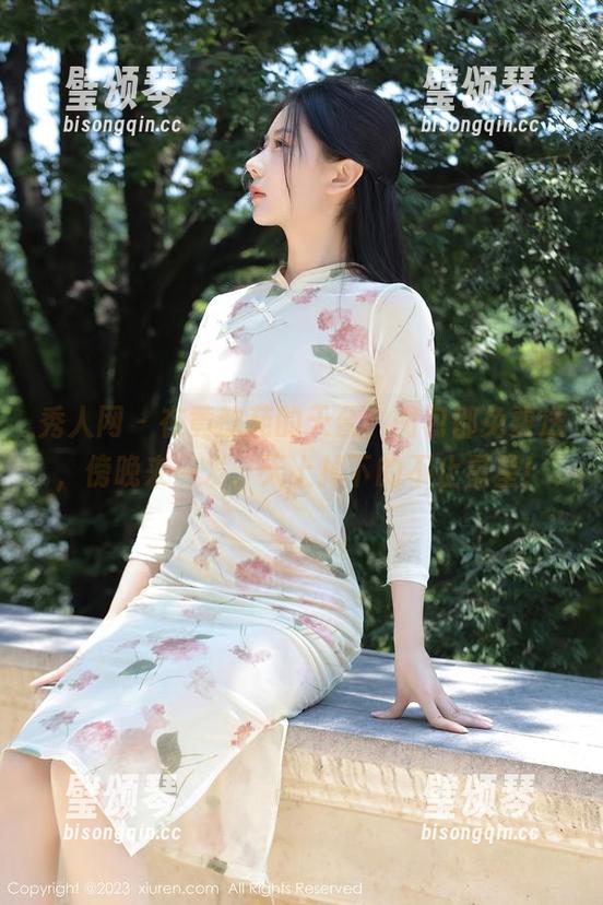 秀人网-黄歆苑 秀人网 - 在黄歆苑的天台,图包都免费送,傍晚来一发,天上掉下的不止星星!