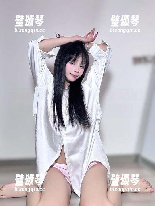 聂傲娇 微密圈 - 图册直击心坎,聂傲娇的丝袜玉足把所有人的眼球都吸引得溜溜转!