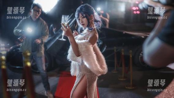 芊川一笑MNK 芊川一笑MNK黑丝原图:集美貌与尴尬于一身的合集