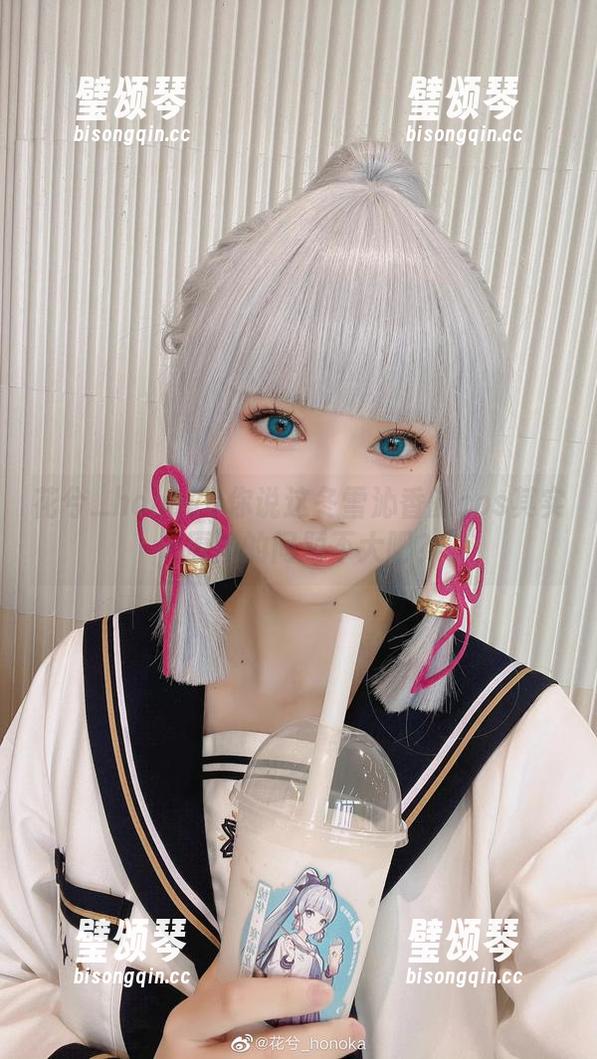 花兮_honoka 花兮_honoka你说这冬雪沁香的cos其实…原图的问题不大吧?