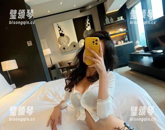 葛征 微密圈 - 葛征的镂空美图,精选版本:我只想发现身体的隐秘之处。