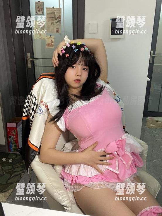 葱油饼er 微密圈 - 露背毛衣,葱油饼er的私房图片到底用心没?