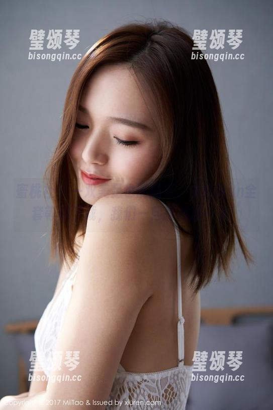 蜜桃社 - 一双美足也能翻天，木楠Nan全套等你下载，我们一起跨出这一步！