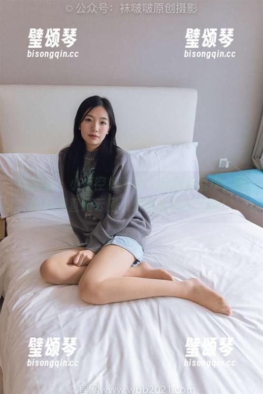 袜啵啵-小淳 袜啵啵 - 小淳空姐私拍:被图包围攻,我的目光直逼云层,转身自带小风情!