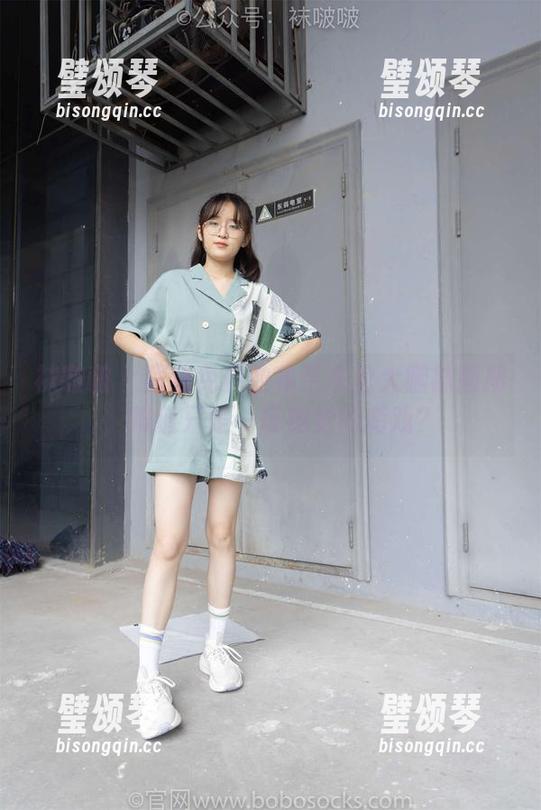 袜啵啵 - 超级免费的稚予灰丝大腿袜图册，难道只是一场视觉的游戏？