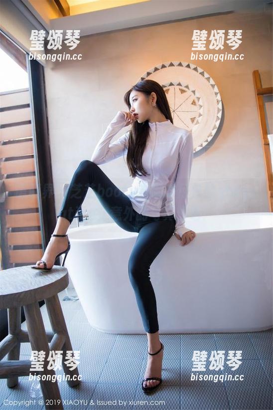语画界-芝芝booty 语画界 - 芝芝booty在咖啡厅外的staycation,意外的写真图包!