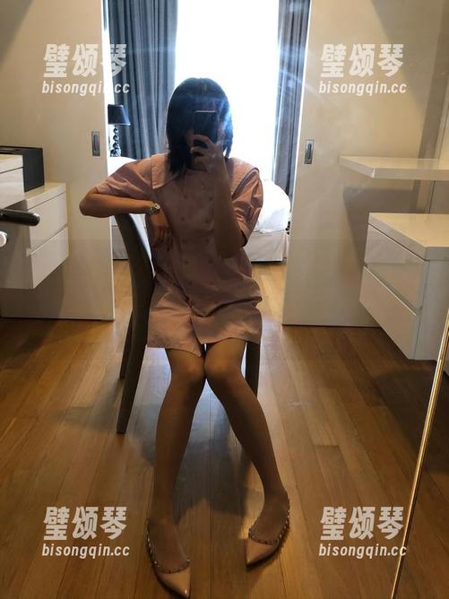 雅雅的气质呀 微密圈 - 在雅雅的气质呀的夏日影像里,原图是扇风扇,合集就是出汗的连番轰炸!