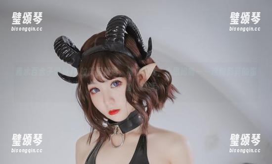 青水百合子 青水百合子学妹JK的美图精选,袖口微抚,心思追随——这倒影真的蛮好玩的,嘿嘿。